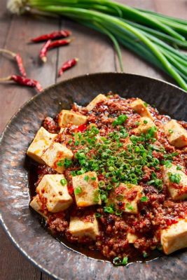  麻婆豆腐：酸辣交織的味覺盛宴！